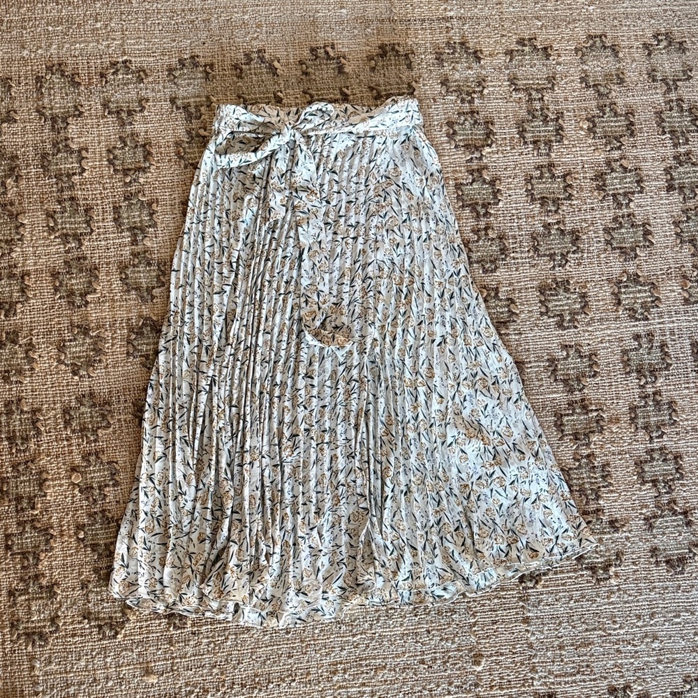 Floral Print Pleated Skirt